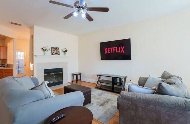 A Homey and Relaxing Stay in Garland