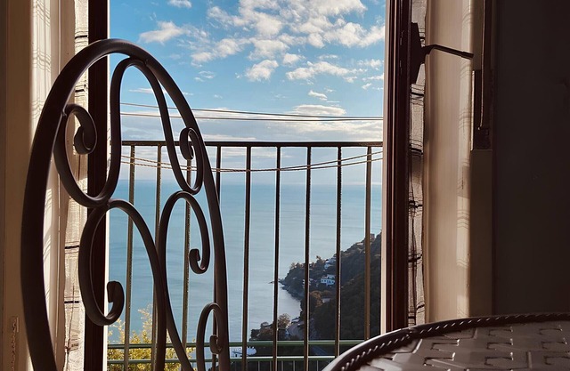 A house with sea view [Amalfi Coast] house 5 minutes from the sea; breathtaking view