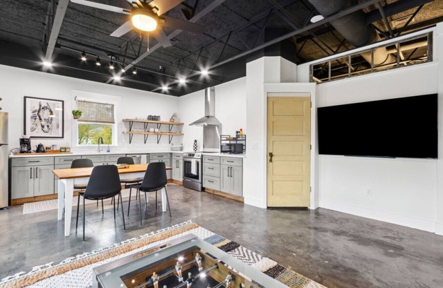 #A Industrial Studio Loft Downtown!