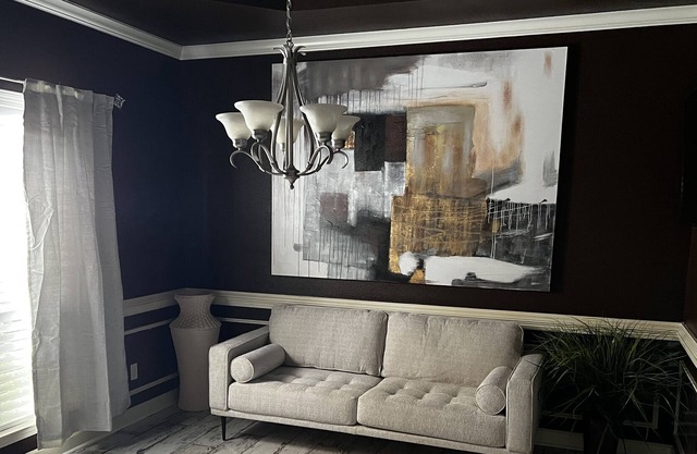 A kings 3 Bedroom Home with a MODERN TOUCH!!!