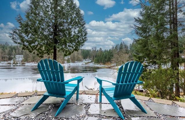 A lakefront retreat with hot tub