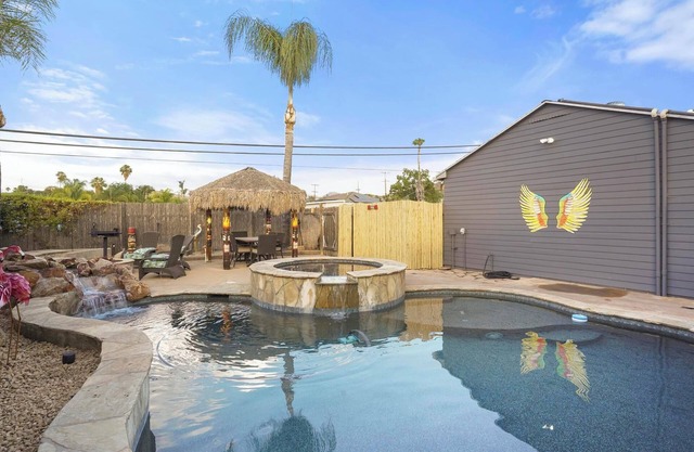 A Lakeside Retreat - The Birdhouse SD, Pool, Spa, Fire Pit, Game Room