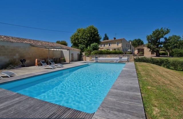 Ein familienfreundliches Haus mit beheiztem Pool im Herzen von Bordeaux Weinland