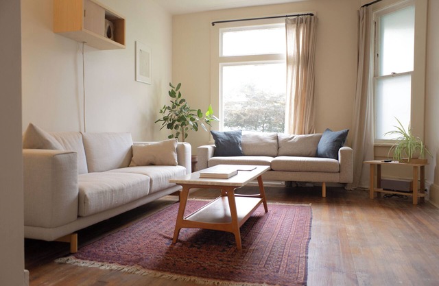 A light and spacious house with deck in the heart of historic Kingston