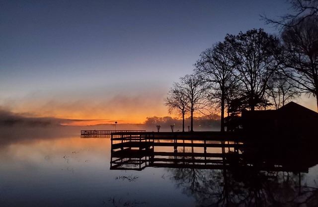 Escape to "A Little Secret" cottage on Harris Brake Lake w/Wi-Fi