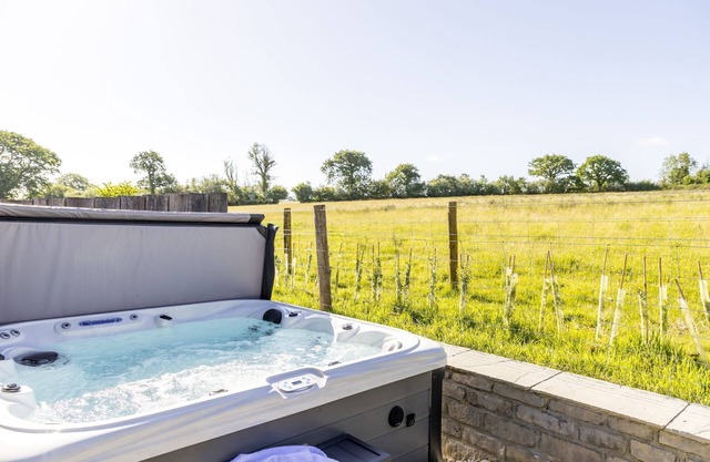 A lodge that sleeps 6 guests in 3 bedrooms
