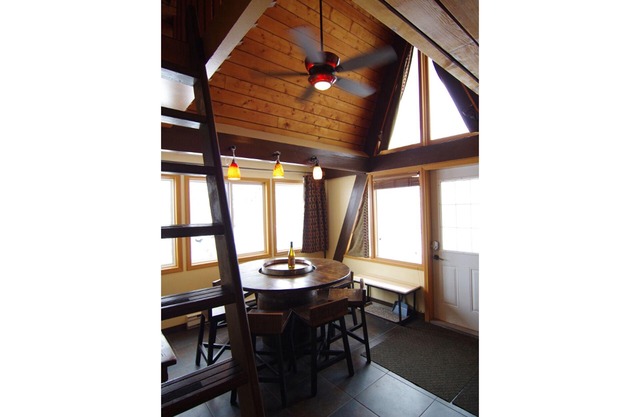 Ein Loft oben, Ski in / out, 3 Lofts, privater Whirlpool