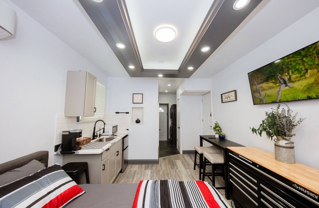 A Lookout Studio/Private