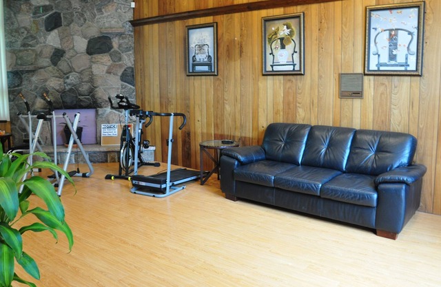 A lovely bedroom in a house for singles