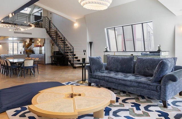 A luxurious 550 m² haven with 6 bedrooms and 6 bathrooms across four floors