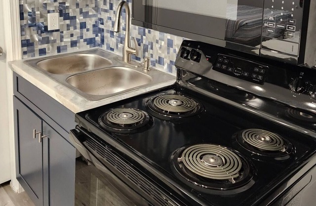 A luxurious new construction studio apartment just 20 min away from New Orleans!