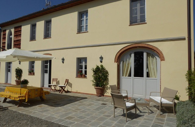 Eine luxuriöse Villa im toskanischen Stil mit einem wunderbaren privaten Swimmingpool
