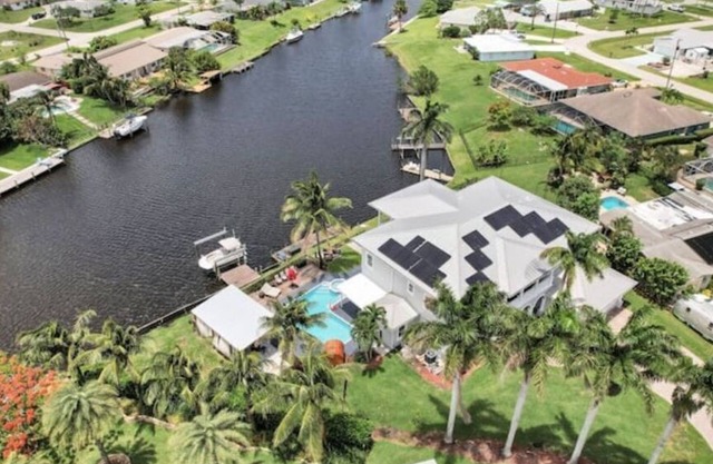A Luxury Waterfront Estate with Cinema, Pool & Kayaks!
