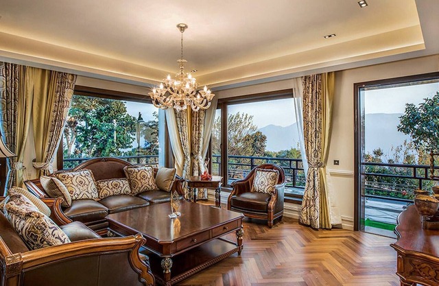 Eine majestätische, luxuriöse Rajasi-Villa mit Blick auf den Ganges von Wanderlust