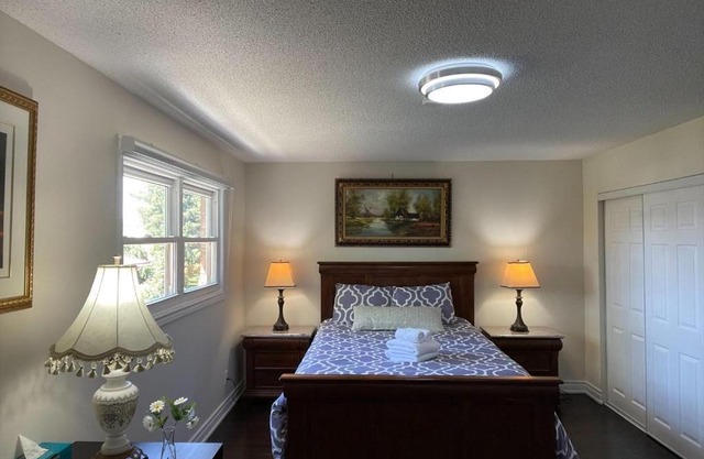 A Master Big Suite Jacuzzi Fiber WiFi 50M Station Free Parking Near Pacific Mall
