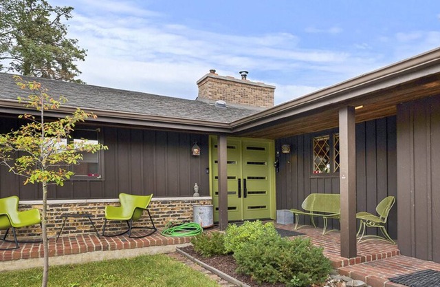 A Mid-century Modern lover's dream!