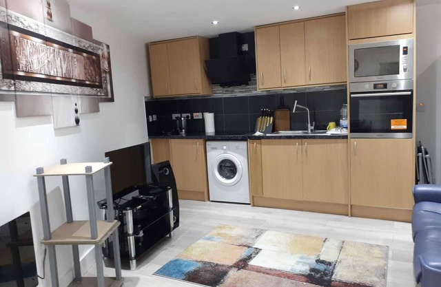 A Modern One-bedroom Detached Bungalow, With its own Private Entrance and Garden