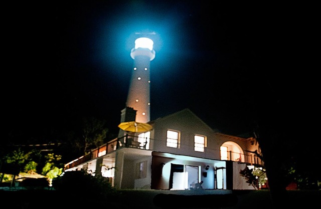 AMOUR: "DINE unter den ROMANTISCHEN Balken von Gibb's Hill Lighthouse"
