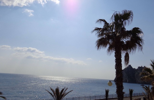 Ein neues und einladendes Haus am Meer in der Nähe von Taormina