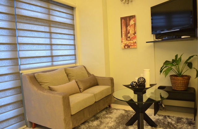 Ein neues luxuriöses Loft-Apartment mit einem Schlafzimmer - 3 Minuten zu Fuß zur Greenbelt Mall