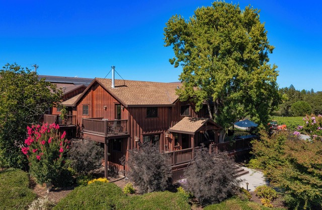 A Peaceful Retreat in Wine Country - The Maefield Vineyard House
