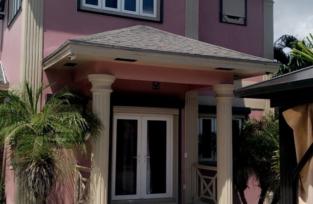 A peice of paradise,large luxury condominium beautiful space cozy & homely!!!!!!