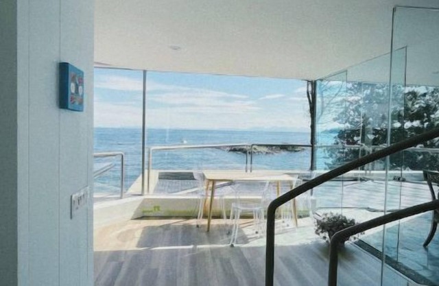 A picturesque seaside villa in the West Wen and nature