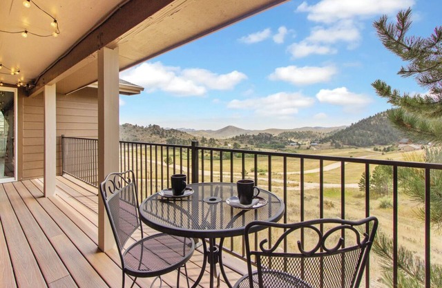A Piece of Heaven Awaits! Livermore, CO Mountain home