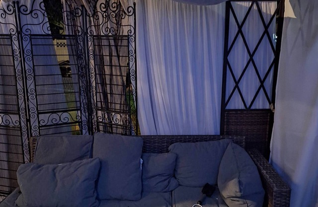 A place where you can unwind and completely be yourself. AC, Wi-Fi and roku
