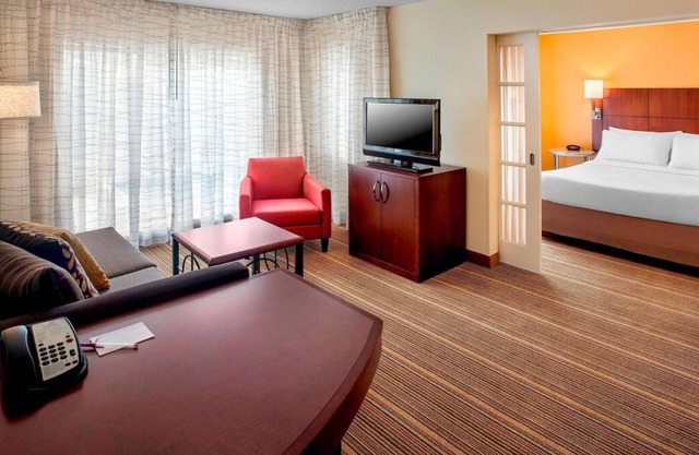A Place You''ll Surely Enjoy! Free Parking, Pets Allowed, Onsite Swimming Pool