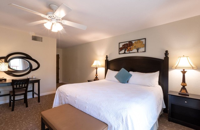A Place You'll Surely Enjoy! 2 Relaxing Units, Free Parking, Full Kitchen!
