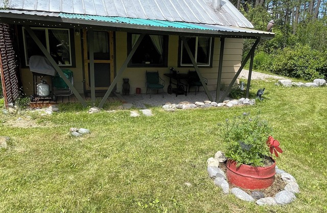 Eine private, gemütliche Hütte in der Nähe von Bigfork für zwei mit einer Clawfoot