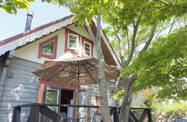 A private log house for up to 6 people, within walking distance from the center of Arima! Refresh your mind and body at 919 KOBE ARIMA.