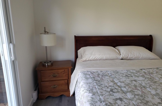 A private self contained cottage on a 2 acre farm.n