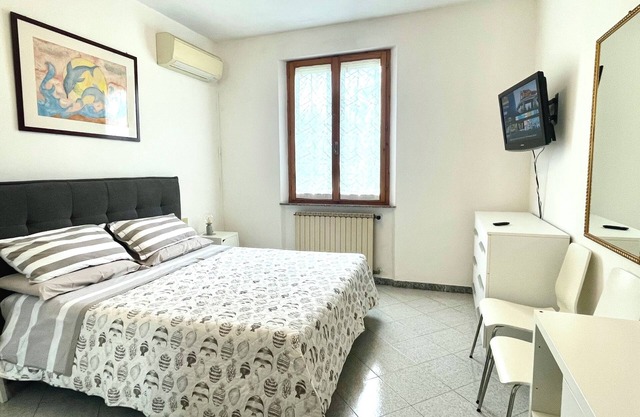 A quiet place. Comfortable accommodation for couple, close to downtown and the sea