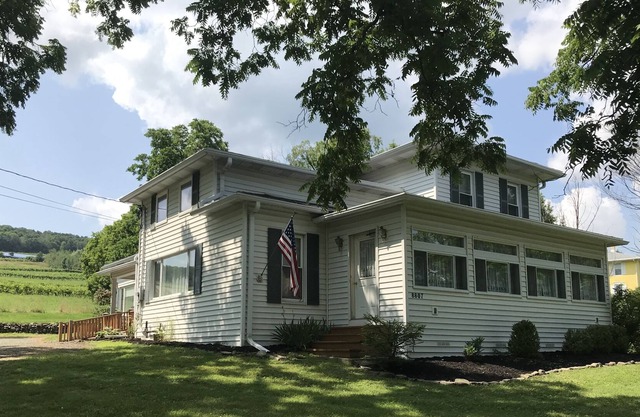 Wunderschönes Bauernhaus in Hammondsport / Keuka Lake mit Blick auf die Weinberge