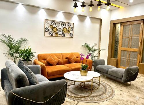 A radiant villa on Ganges with modern amenities