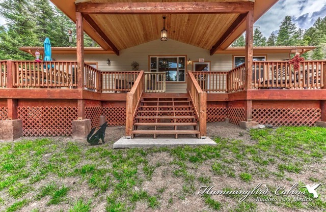 A rare "Spotted Owl" in the pine trees w/ hot tub & Pet Friendly!