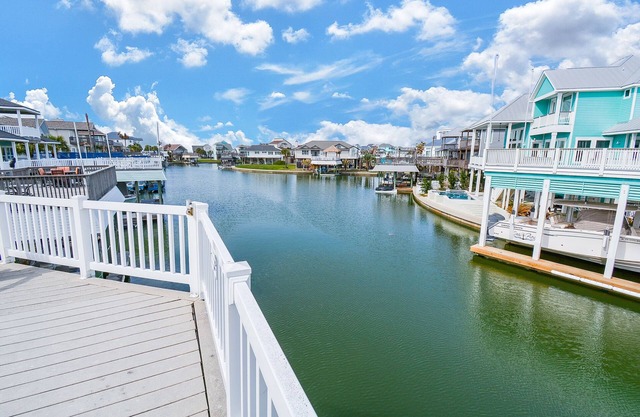 A Reel Good Spot! Spacious 5 bdrm/ king beds/bunk