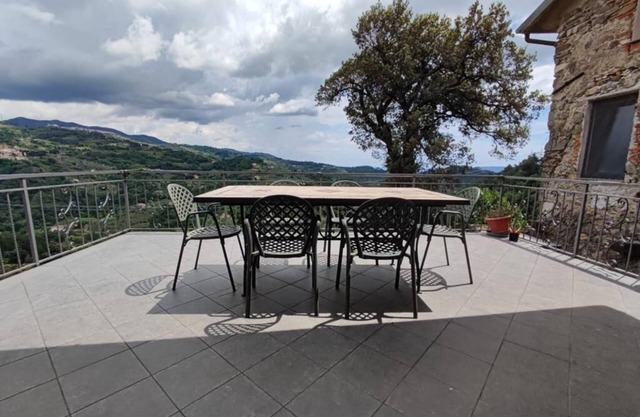 A relaxing stay in the vicinity of Sarzana, Lerici, Portovenere and 5 terre