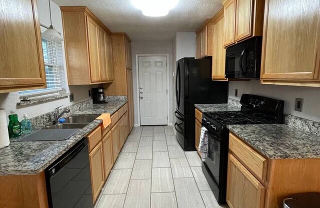 A Restful Cottage - 3 BDR 2 BTH Home of Killeen