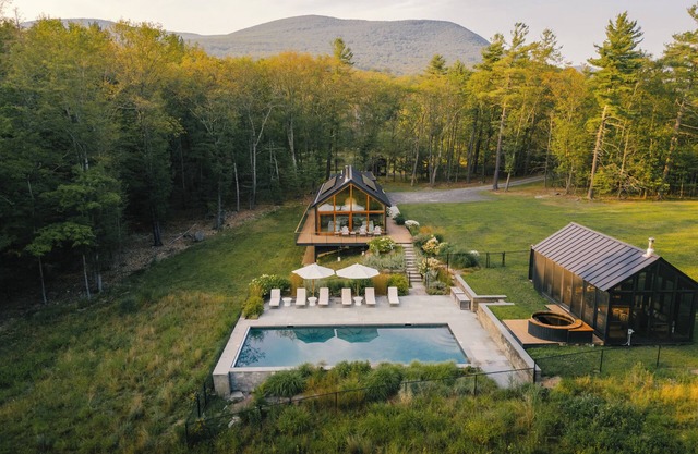 A Retreat @ Hudson Woods With Main & Guest House