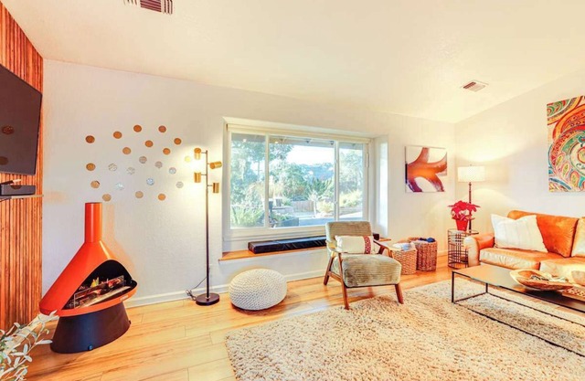 A Retreat in the Oak Hills of wine country
