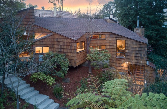 A Rockridge oasis steps from the center of it all