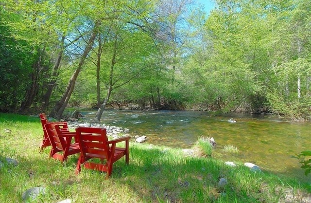 Eine romantische Riverfront Retreat