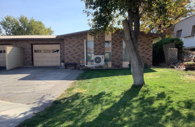A roomy quiet private duplex. Located on a cul de sac area with limited traffic