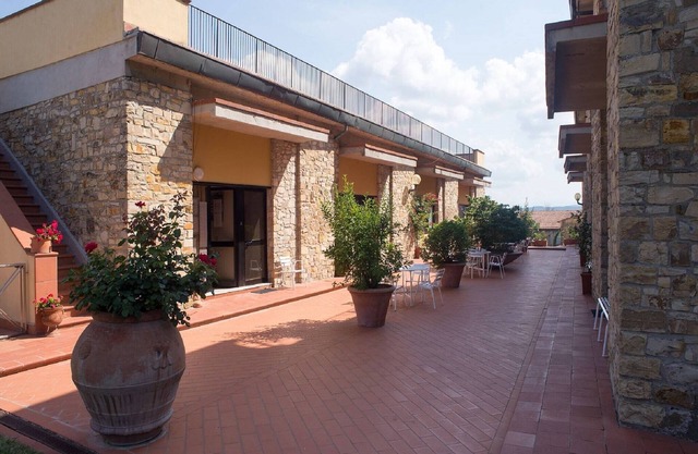 Apartment in San Donato in Poggio mit Gemeinschaftspool