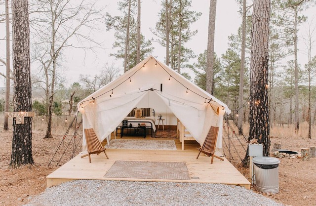 A secluded haven on 5,000 acres in NW Georgia, just 45 minutes from Atlanta and Chattanooga, and a quick 10-minute drive to downtown Rome. Explore private trails along the Etowah river, bask in wildlife, and gaze at mesmerizing stars. Your perfect es