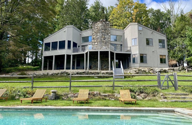 A Secluded Modern Getaway