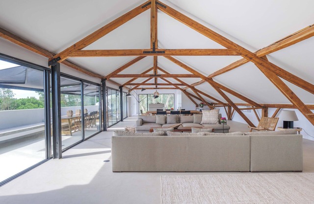 A serene escape between Lisbon and Comporta, close to paradise beaches.